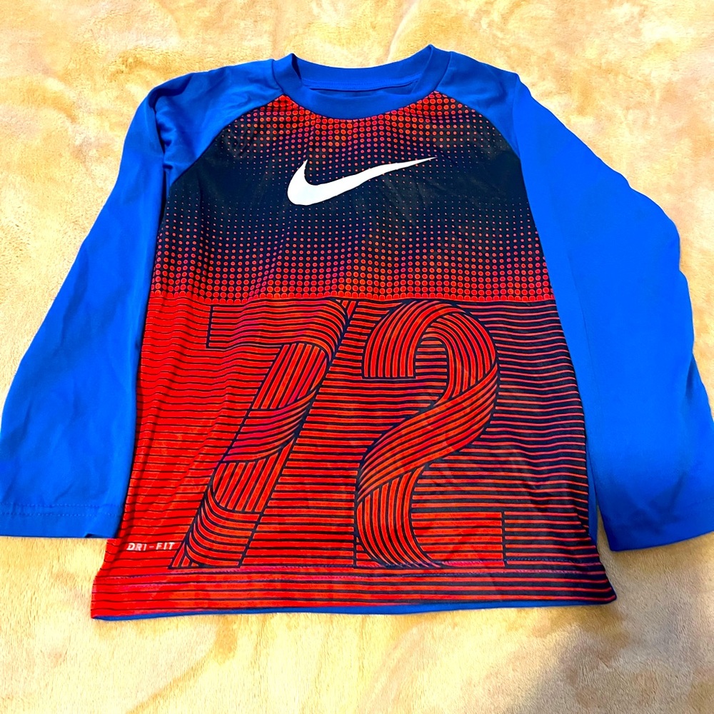 Kids NIKE Dry Fit Activewear long sleeve Size Small, kids size 6